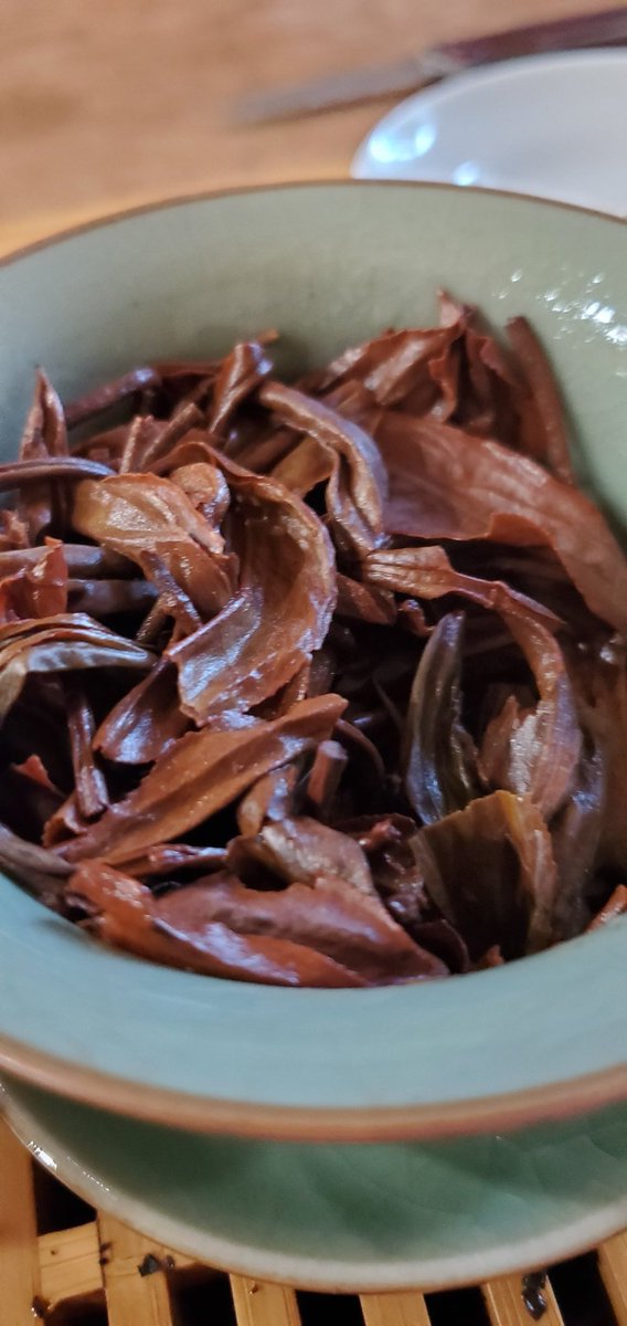 ChillCooking's tweet photo. @Elle_925247 I waited so long mainly due to covid, its gongfu tea the original way to brew tea, whole leaf and high leaf to water ratio.
It comes from China i would have waited 2-3 weeks if it was normal https://t.co/skTCBEV9dm
