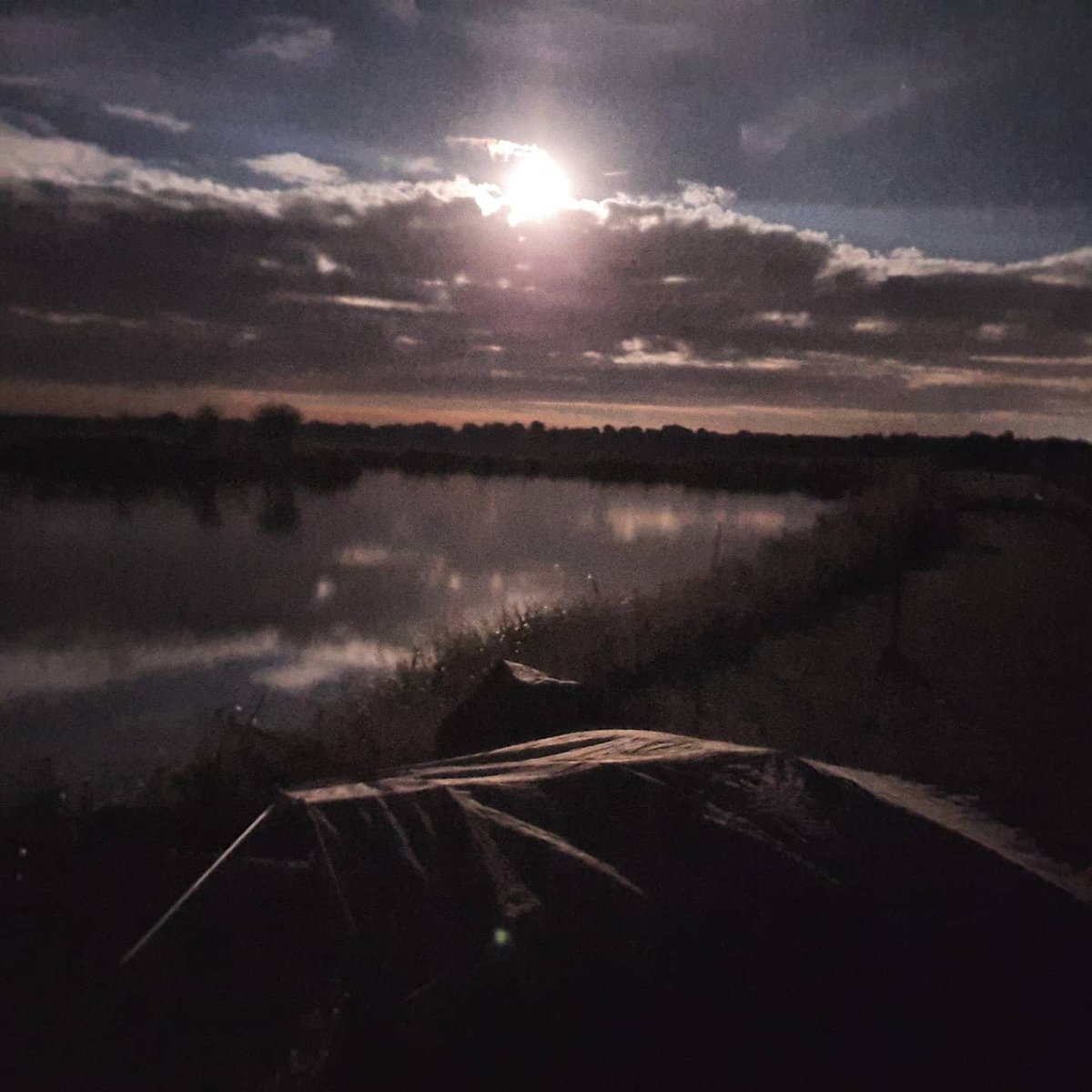 ColkNathan's tweet photo. A beautiful evening last night, sights like this is just another reason fishing is loved by so many 😁 https://t.co/XryP7nxk9G
