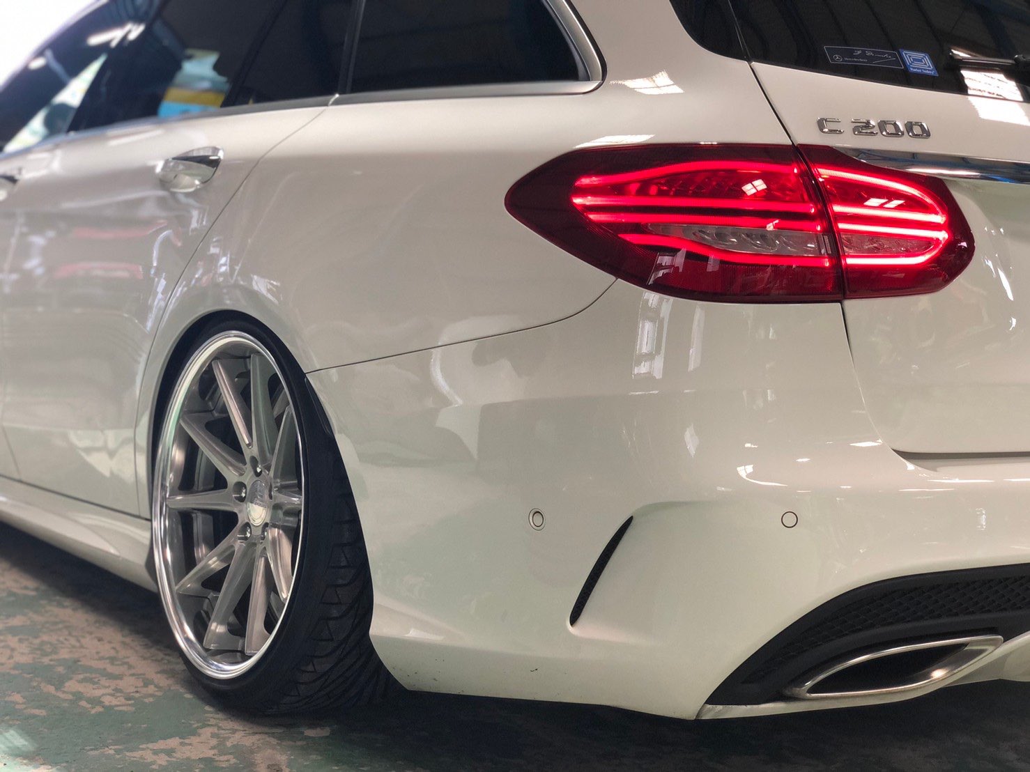 てぃーくん 新しくメルセデス ベンツ Cクラスワゴンの在庫車が仕上がりました 詳細の方は 近日ネットアップ予定ですので乞うご期待 ガレージサクセス カスタムカー ベンツ Cクラスワゴン T Co Rcvwqalmjo Twitter