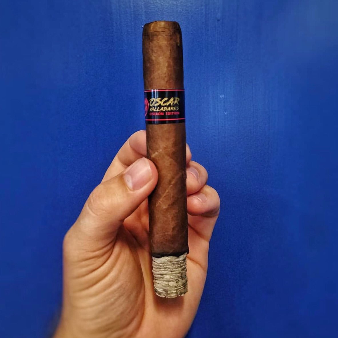 ovcigars's tweet photo. “I love the complexity of Oscar Valladares Ciseron edition cigar, bringing out the sweetness and earthiness to please your palate” - @smokeringdude 
#ovciseronedition #ciseroncigar #oscarvalladares 

IG 📸 @tclemo https://t.co/oTaDP6zvLy
