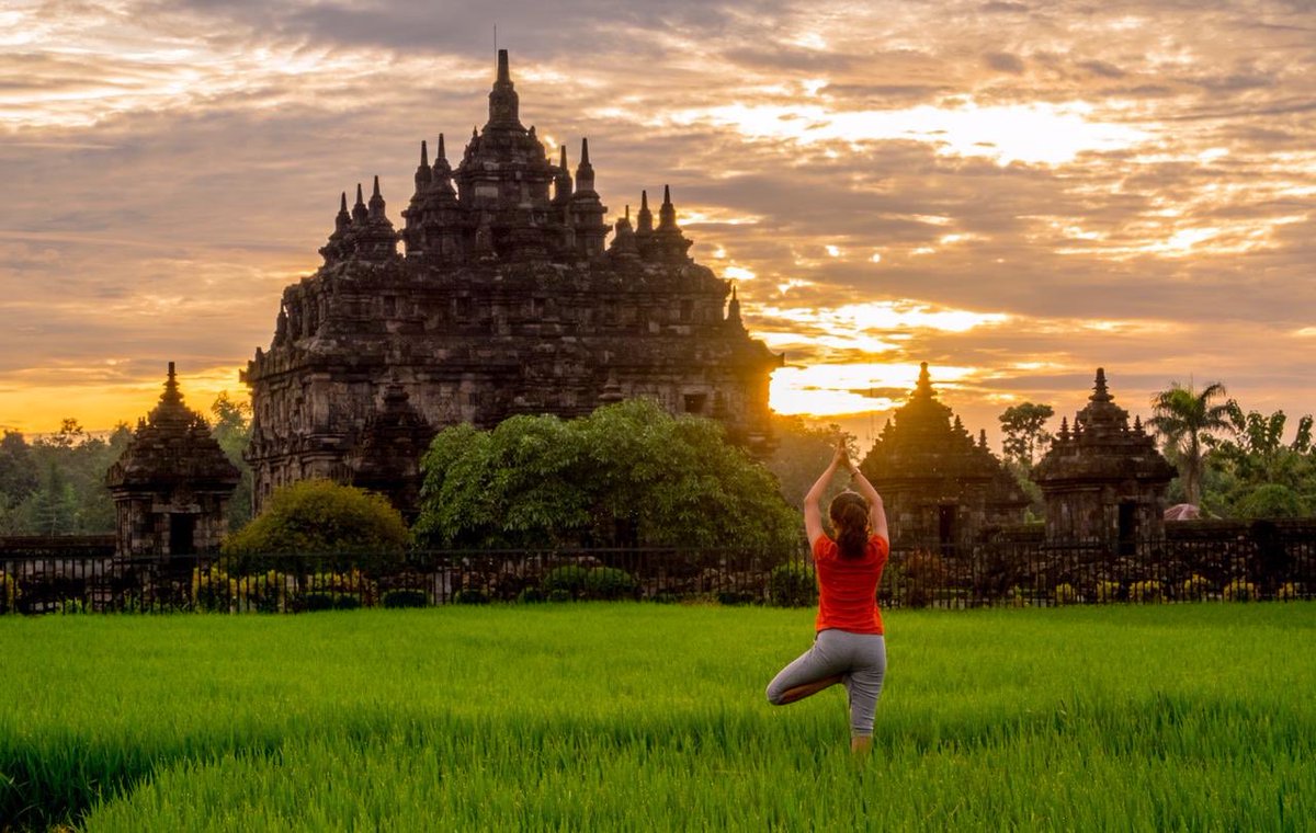 KemenPariwisata's tweet photo. Kemenparekraf dan Agoda bekerjasama menggelar kompetisi foto bertema “Permata Kotaku”, yang mengajak peserta untuk memotret keindahan dan keunikan kampung halamannya.

#BangkitUntukIndonesiaMaju
#BersamaJagaIndonesia
#ThoughtfulIndonesia https://t.co/FFP4RfQ2jz