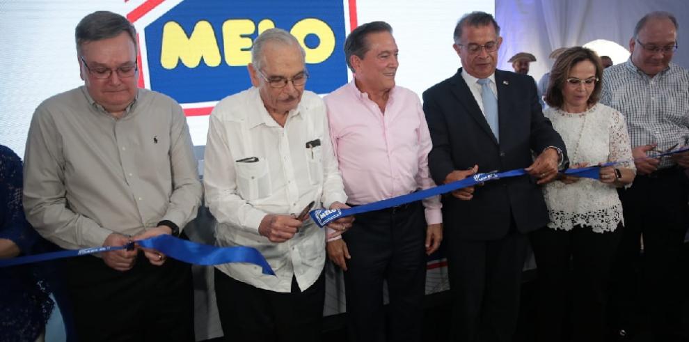 MIDAPma's tweet photo. La familia @MIDAPma lamenta el fallecimiento de don Arturo Melo Sarasqueta, pilar de la industria avícola panameña y empresario quien siempre impulsó el desarrollo del país, dejando un legado de trabajo que perdurará
para todas las generaciones. Gracias don Arturo. Paz a su alma! https://t.co/adKzX3PftR