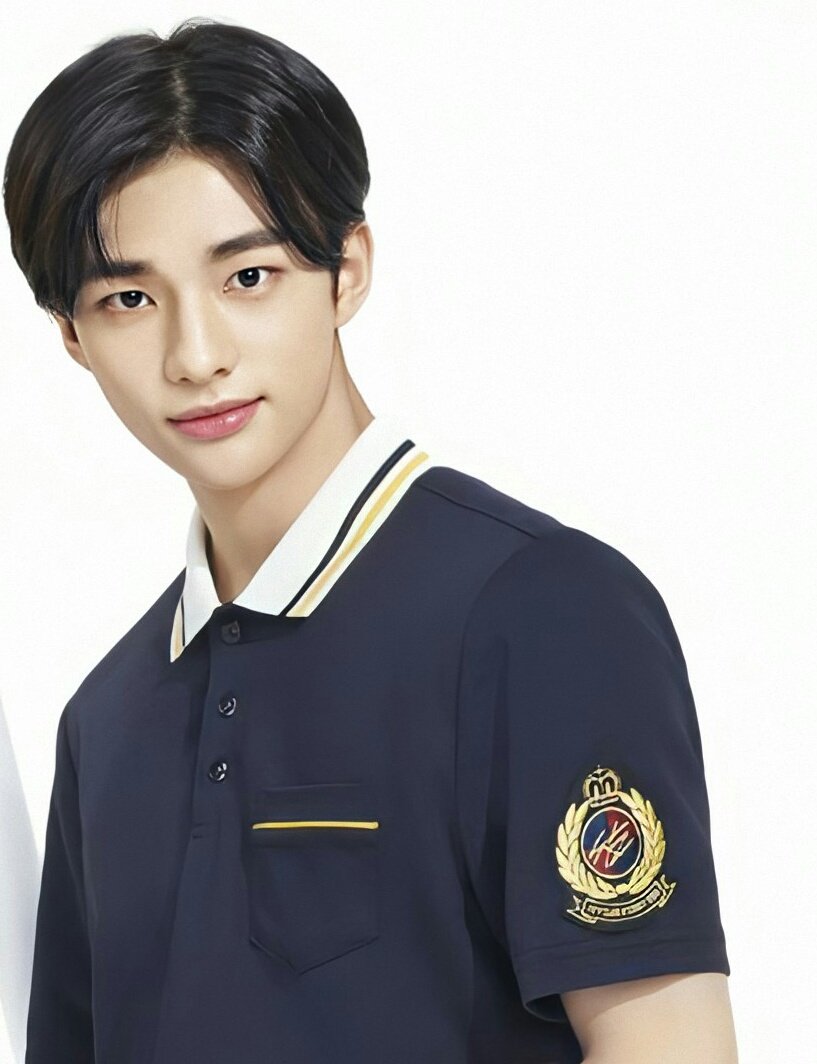 hyunjinpost's tweet photo. ©ivyclub https://t.co/acR1rKXlMf