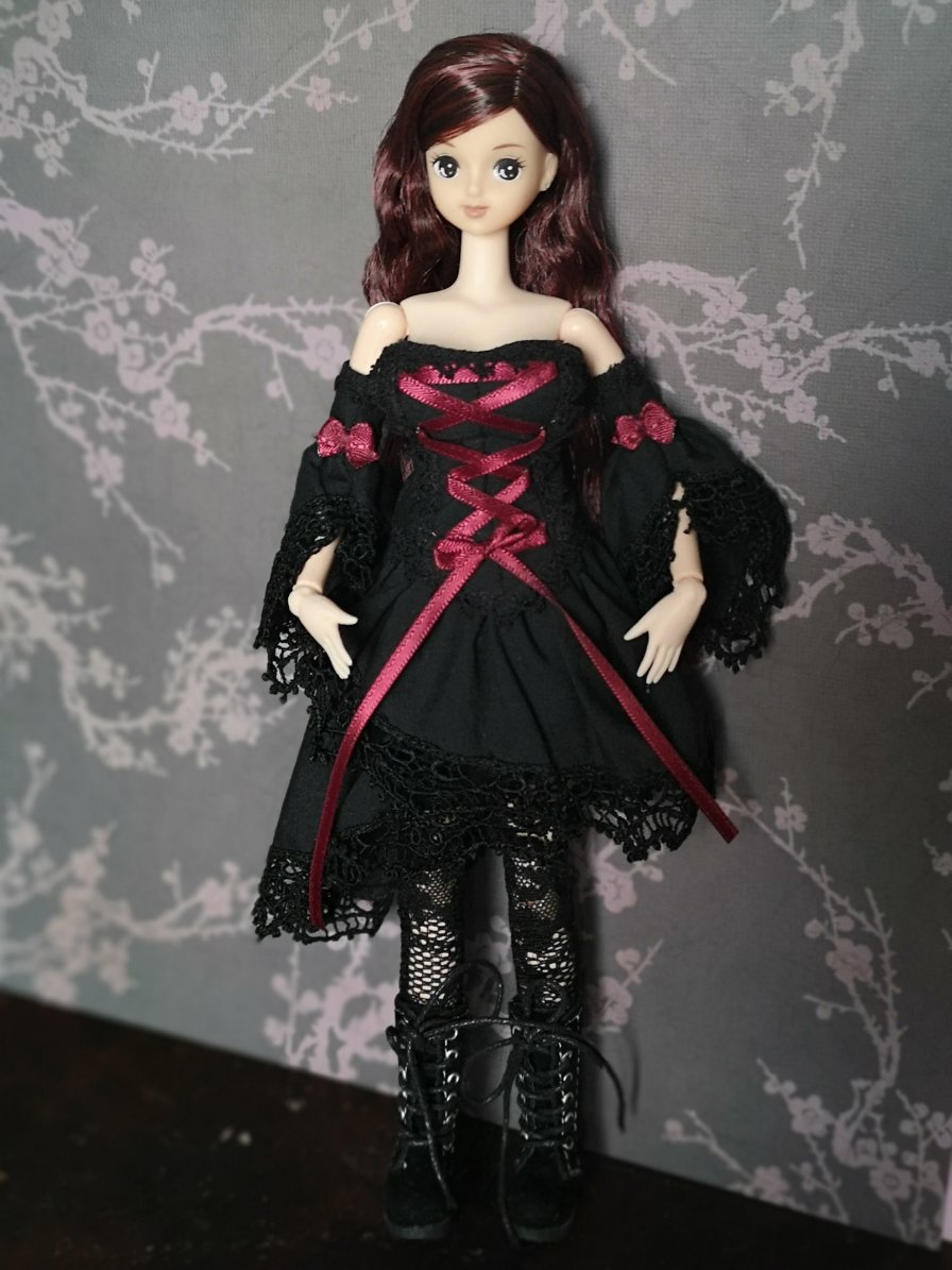 LadyLunaofLila1's tweet photo. #liccacastle #takarajenny #takarajennyfriend #sayuri #obitsubody #dollclothes #sewing #gothiclolita #lolita
Gothic Lolita clothing I made for my other Sayuri doll a few years ago. They are so pretty🥰 https://t.co/q79y40uwXA