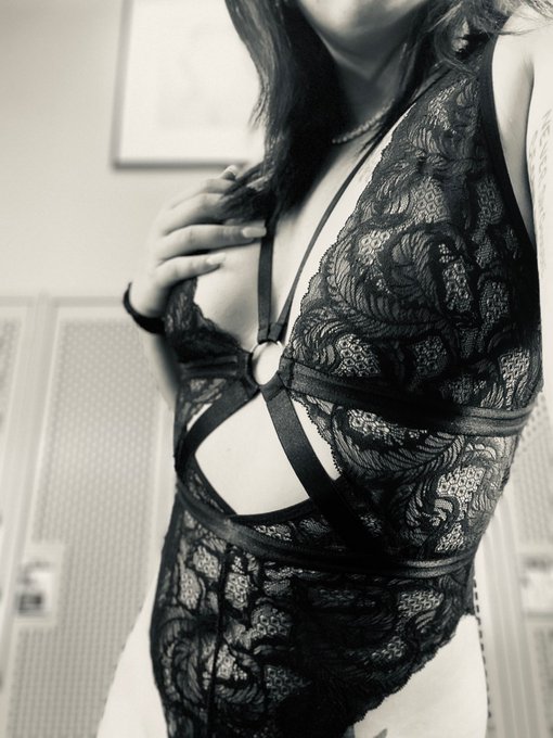 Hump night selfies! Come see me? #diamonddoll #collegenight #dancer #tips #osu #uc #wrightstate #sinclair<a href="/tag/diamonddoll"class="tags">#diamonddoll</a><a href="/tag/dancer"class="tags"><span>#dancer</span></a><a href="/tag/tips"class="tags"><span>#tips</span></a><a href="/tag/osu"class="tags"><span>#osu</span></a><a href="/tag/uc"class="tags"><span>#uc</span></a><a href="/tag/sinclair"class="tags"><span>#sinclair</span></a><a href="/tag/collegenight"class="tags"><span>#collegenight</span></a>