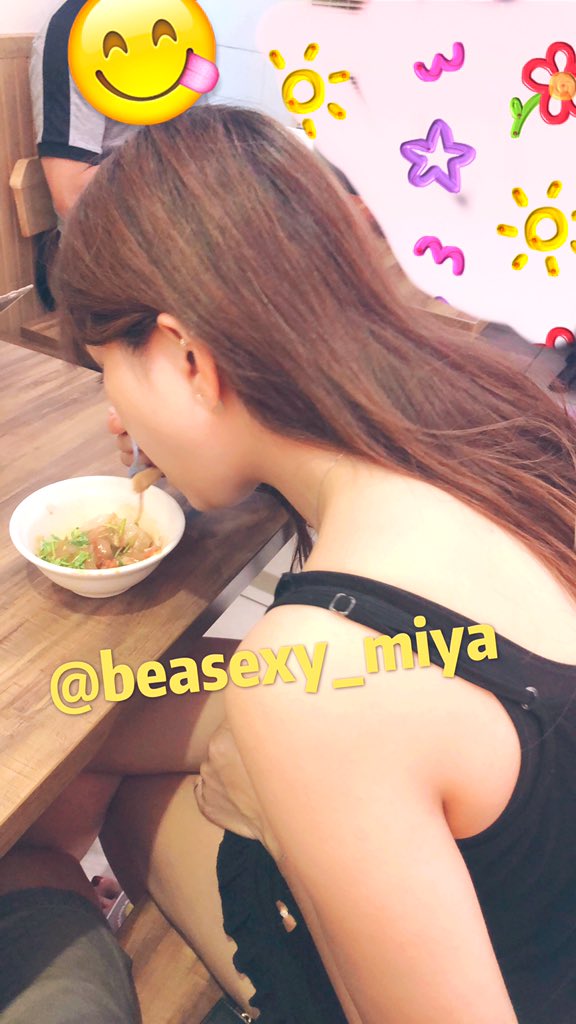 👩‍🦰老公～對面坐一個型男耶🥰
👱🏻‍♂️是喔！是你的菜喔！
👩‍🦰對呀！😋😋😋
👱🏻‍♂️你身體趴低一點看看他會不會偷看你，順便跟他聊聊認識一下
👩‍🦰你真的很貼心耶😂😂
👱🏻‍♂️你就悶騷啊⋯⋯

#NTR公
#單男單女邀約
#夫妻情侶聯誼活動
#輕度誘惑
#onlyfans邀約合作