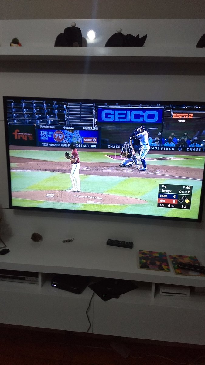 DbacksBrasil's tweet image. Que coisa maluca . Assistir um jogo do Dbacks na ESPN com narração da Fox Sports Arizona.