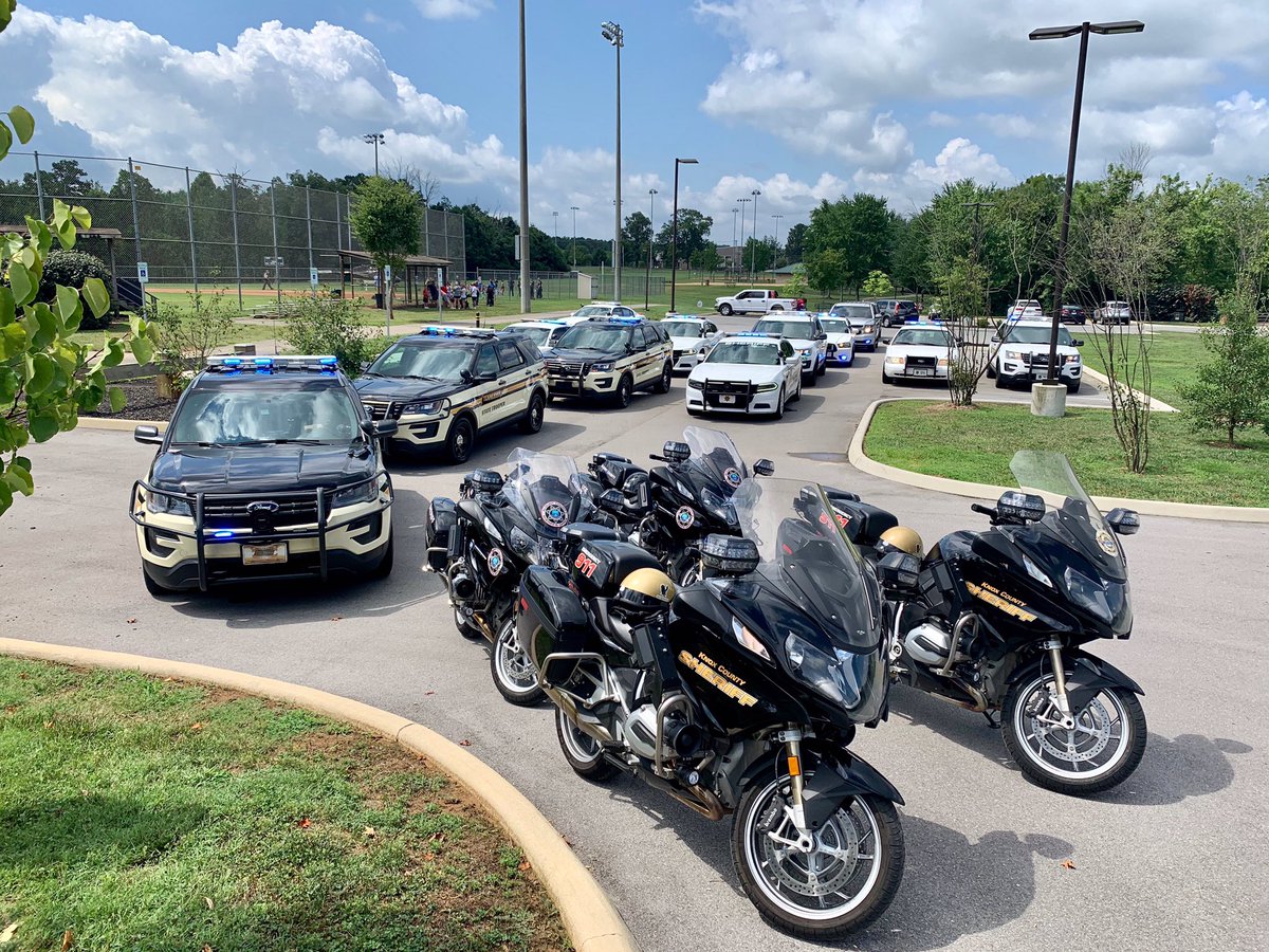 TNHighwayPatrol's tweet image. THP was honored to join several E. TN law enforcement agencies &amp;amp; surprise 4yr old Cooper Stansbury who is fighting cancer.A parade was organized with some pretty cool toys for him to try out.We were thrilled to provide an opportunity for him to take his mind off things &amp;amp; be a kid