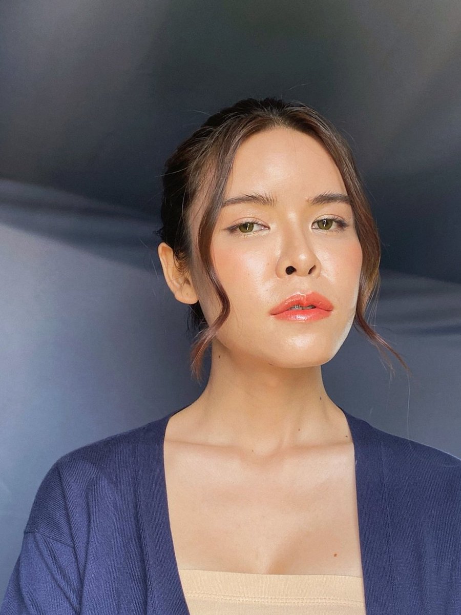bitoeymua's tweet photo. Makeup for "Boulervard" Facial serum
ขอบคุณพี่ปูนะคะ Napaporn Kethorm
#ทีมงานบ้านเจ้าหญิง
Makeup by @bitoeymua
Hair by NineNa Mo
#bitoeymakeup #ช่างแต่งหน้า #ช่างแต่งหน้าทำผม #แต่งหน้า #แต่งหน้าออกงาน #แต่งหน้าโฆษณา #makeup #fashionmakeup #skinmakeup #cleanbeauty https://t.co/Qg3YrxK7wo