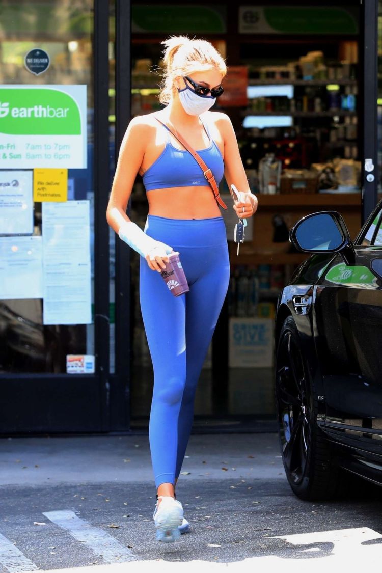 Glam_Galz's tweet photo. Stunning Kaia Gerber Spotted Outside #Earthbar In West #Hollywood - https://t.co/yzptJOLwWT
#BlueDress #Candids #KaiaGerber, #InternationalCelebs https://t.co/JWEDZyhErZ