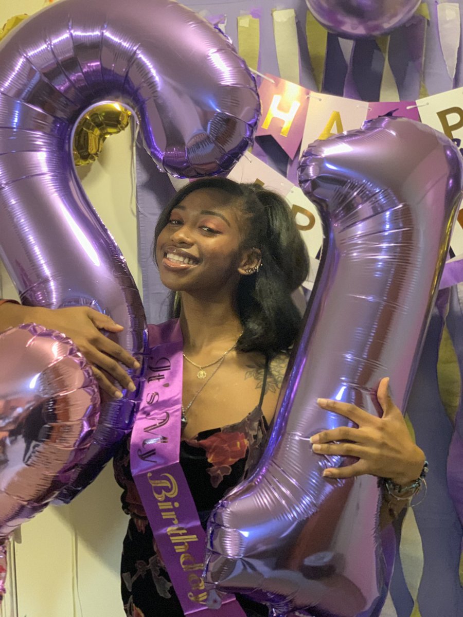 breyannaa_'s tweet photo. 2 backwards but y’all get the gist🤪 legal legal🎉💕💕💕💕 https://t.co/XnMCr3DAOe