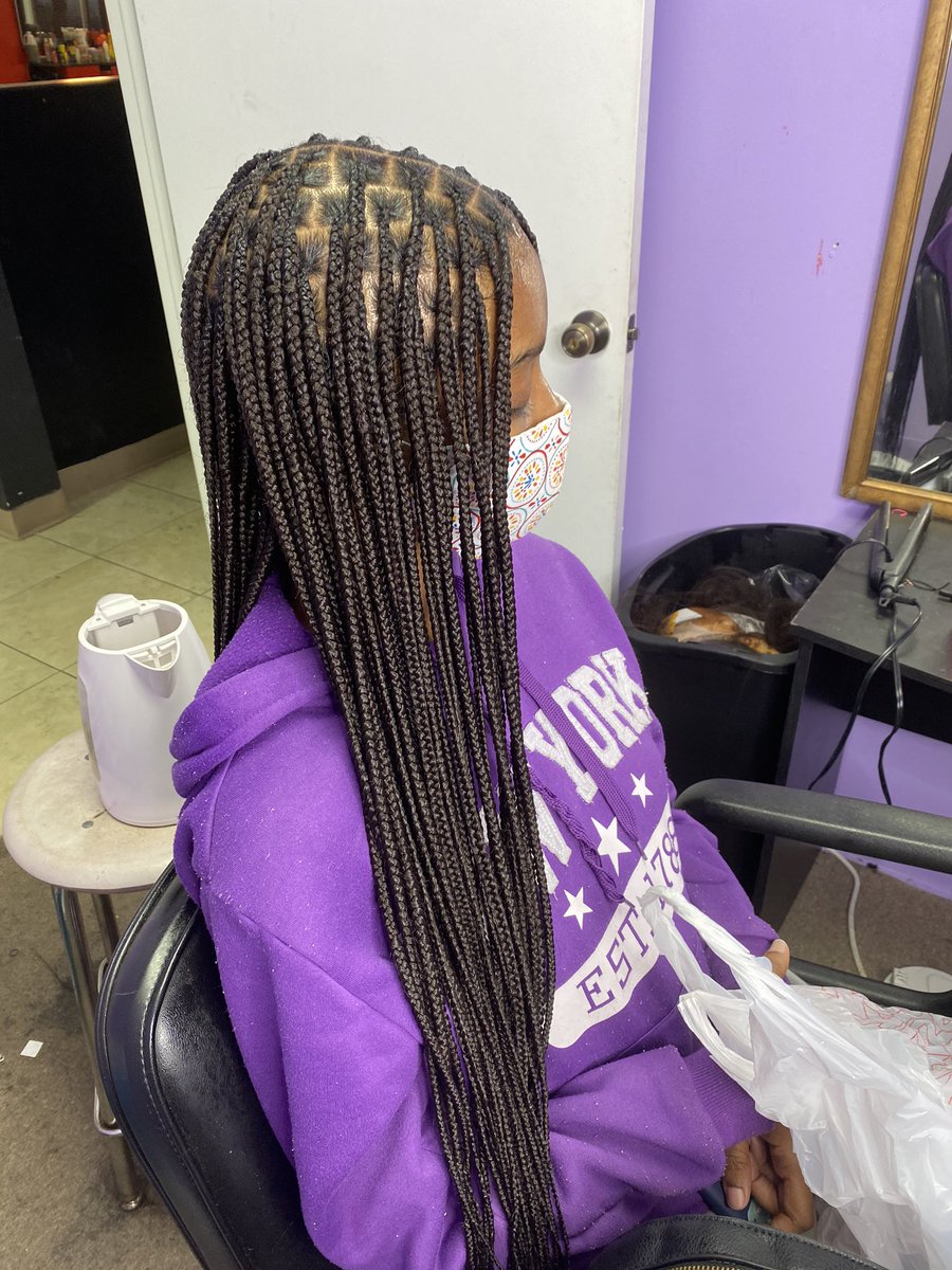 Does anybody want small knotless braids 🥺👉🏿👈🏿 South Florida?! 
 #hair #lemonadebraids #tribalbraids  #braids  #cornrows #feedins #feedinbraids #ropetwist #browardhair #miamihair #lauderdalelakes #lauderhill #browardhairstylist #miamihairstylist #lacewigs #menbraidsbroward