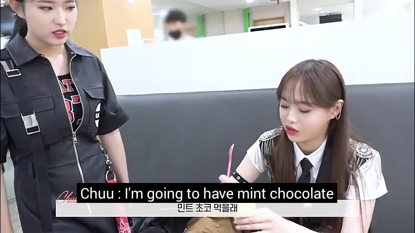 hyeheejinn's tweet photo. HYEJOO JUST STRAIGHT UP SAID CHUU'S EATING TOOTHPASTE 😭😭 https://t.co/2rv4qPxqwI
