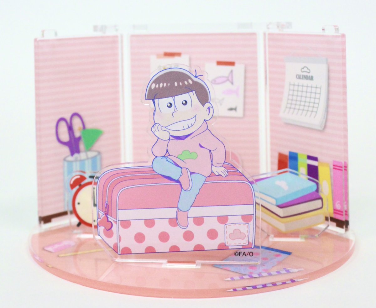 ナムコ キャラポップストア Twitterren おそ松さん キャラポップストア 文具松さん グッズをご紹介 トリを飾るのは アクリルアートスタンド なんと重ねられるんです 重ねても良し 兄弟の部屋に遊びに行かせるも良し スマホを立てかけるも良しの 豪華