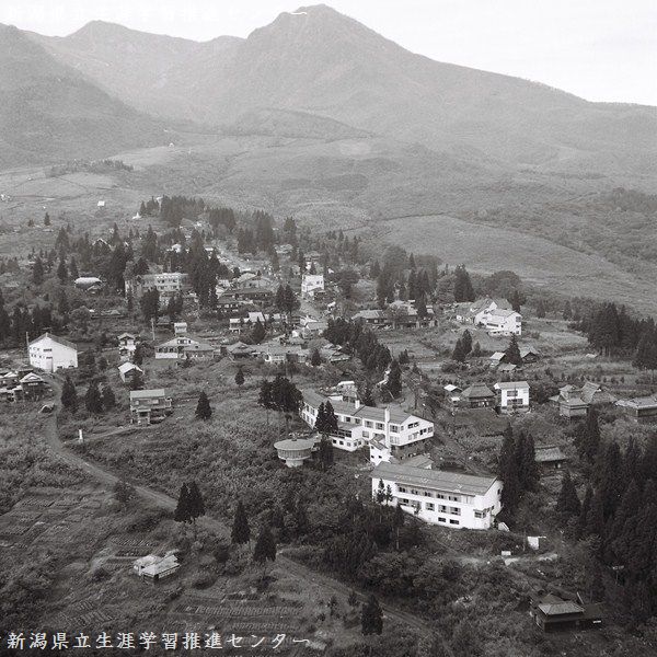AkakuraMyoko's tweet photo. Out of the archives from 1953/54!

https://t.co/OyLPFzAUIJ (info)
https://t.co/7oBy72N3C6 (accommodation) https://t.co/L2X1krXJ4L