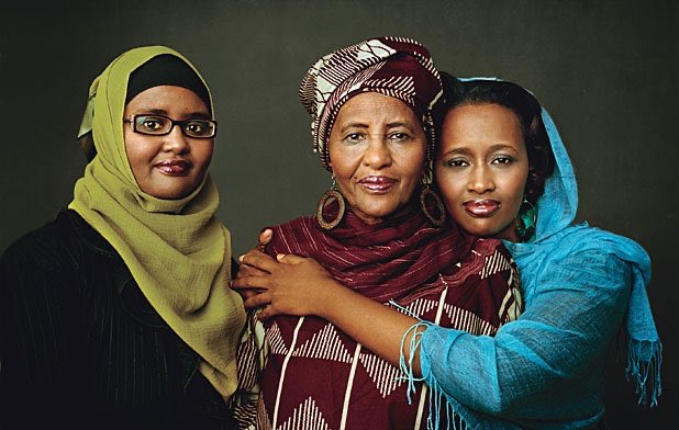 Somalia_Arabic_'s tweet photo. إنتقلت إلى رحمة الله د.حواء عبدي، طبيبة صومالية إشتهرت في المجال الإغاثي و أسست مع إبنتيها الطبيبتين مركزا إغاثيًا قدم الخدمات ل ١٠٠ ألف نازح خلال الحرب الأهلية. د.حواء نالت جوائز عدة و رشحت لجائزة نوبل للسلام. 
إلى جنات الخلد يا ماما حواء و رب غفور رحيم💔
#تعرف_على_الصومال https://t.co/S9RxHthrYR