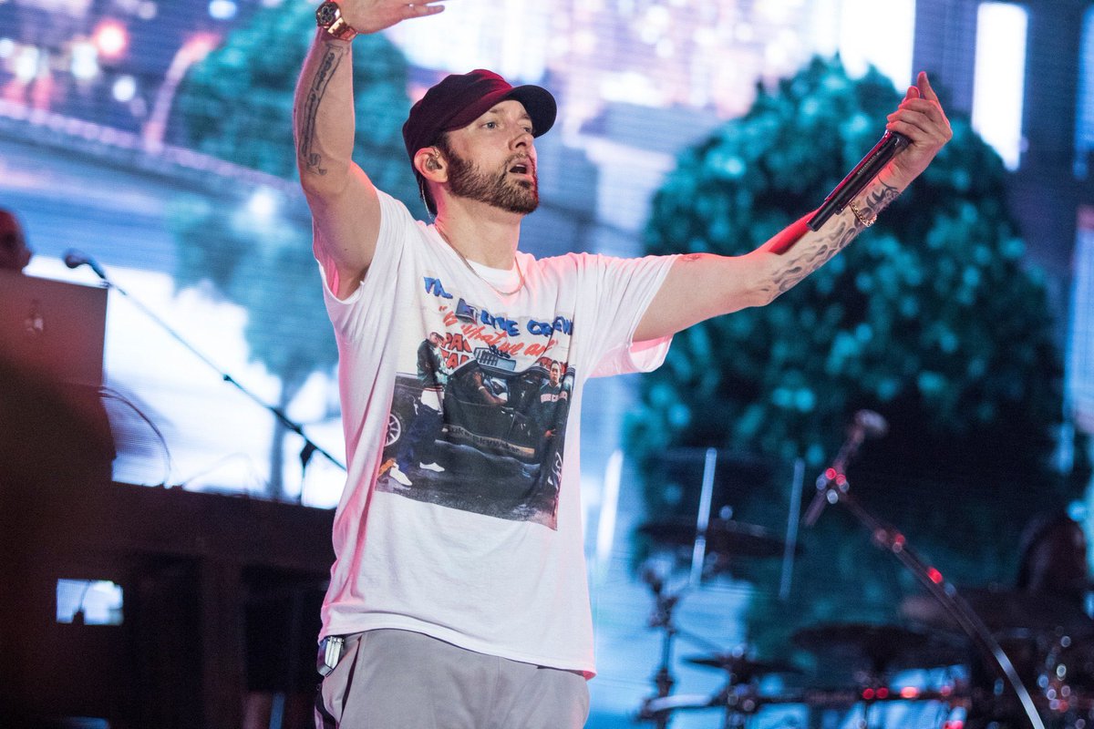 Eminem_Posts__'s tweet image. Eminem garnered over 3 Billion streams on Spotify in 2020 alone so far. Using the formula for revenue per stream converted to sales, that’s approximately the equivalent of Em selling 2 Million albums via Spotify alone this year so far.