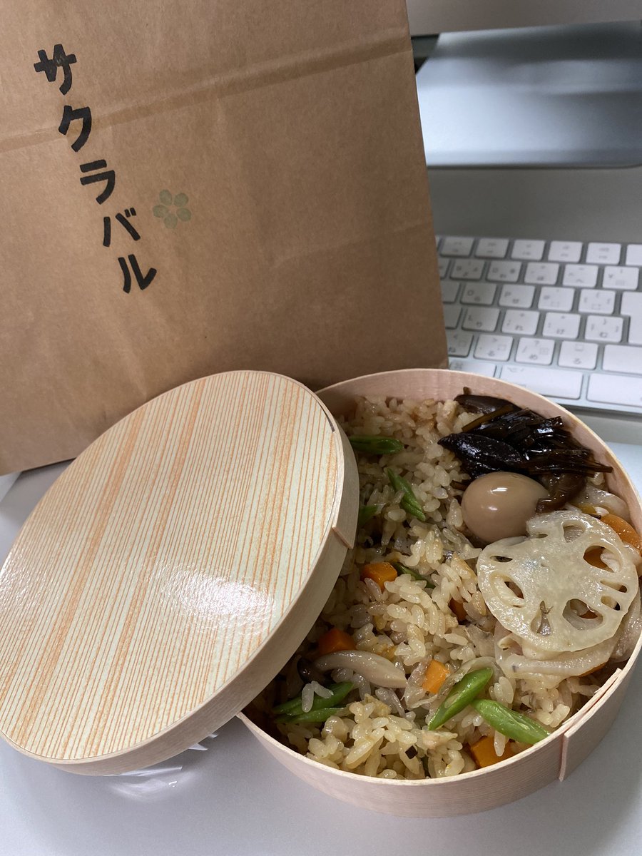 jpuchi2_design's tweet photo. サクラバルの鳥めし、いただきます！
#自由が丘エール飯 #サクラバル https://t.co/OzqNLGEC7l