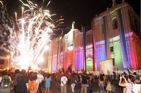 La Purisima is a v important holiday celebrating the Immaculate Conception of the Virgin Mary. 9 days of prayer at an altar in their home. Dec. 7 comes La Griteria. "¿Que causa tanta alegría?" "¡La Concepción de María!" Fireworks, singing, dancing, toys & food for all.