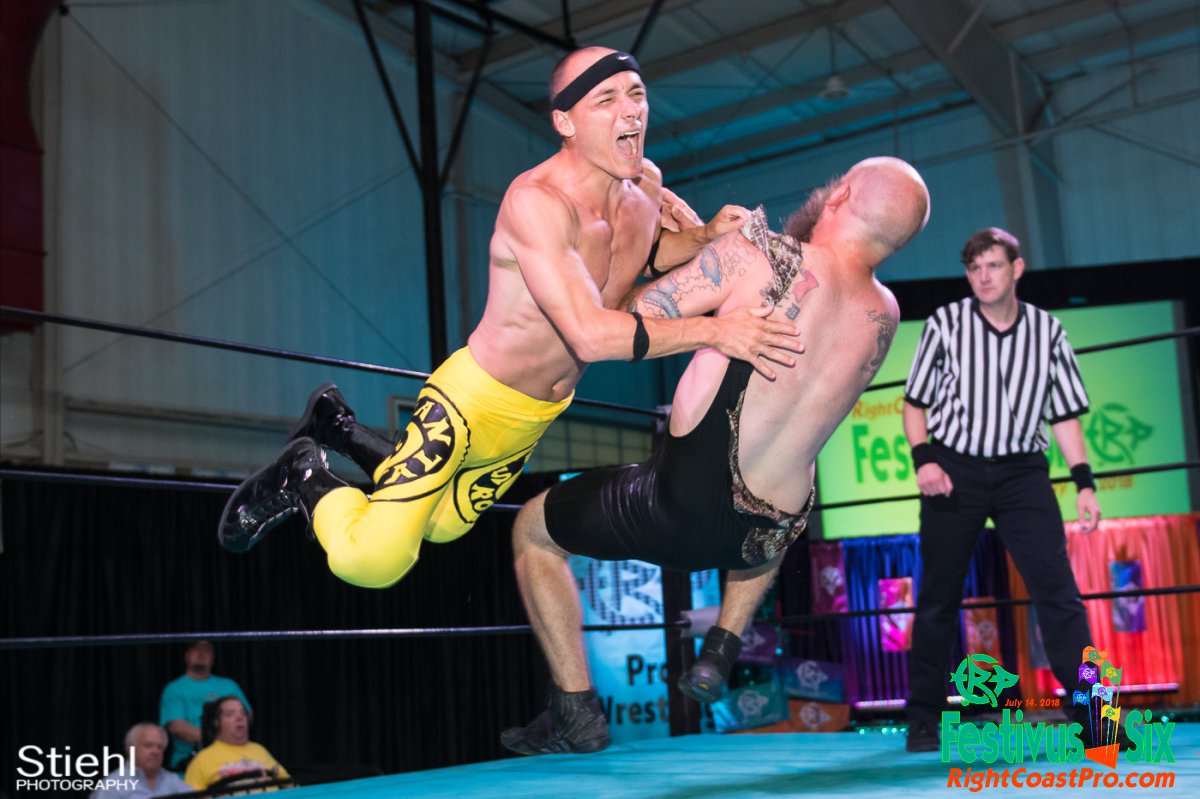RightCoastProJJ's tweet photo. When the going gets too tough for everyone else, it’s your turn to shine.

That is our @rightcoastpro @stiehlphoto Renegade Training lesson of the Day 
https://t.co/XmDP7GOPNv
Right Coast Pro Wrestling Delaware RCP https://t.co/XqJrec21sF