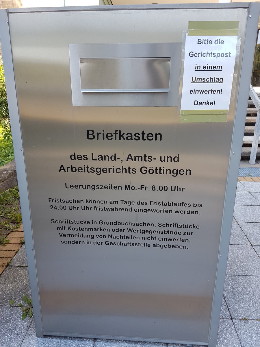 hirtlitschk4's tweet photo. Die Post sagt nach mündlicher Beschwerde das kafkaeske #Amtsgericht lehrt sein Postfach bei Einschreiben (mit Unterschrift) nicht. Den 3. Tag. Wir haben jetzt zusätzlich #Einspruch händisch zugestellt. #Göttingen #Borbely #DPolG #Wendt #KeinePolizisten #Sommerloch #Böhmermann https://t.co/MfouRZy8PX