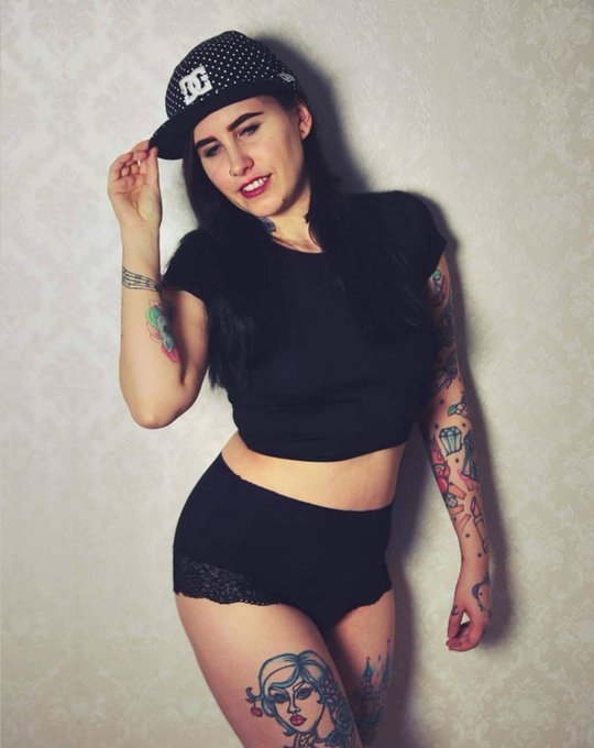 It's a bit of a different style, but I think these photos are still cute hah.  Which one do you choose<a href="/tag/tittytuesday"class="tags"><span>#tittytuesday</span></a>