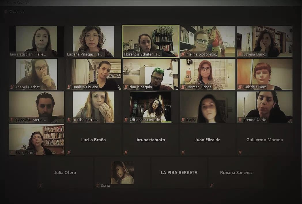 Felices después del primer encuentro del Taller. 
Un hermoso grupo lleno de experiencias que complementan lo que tenemos para decir.
Gracias <a href="/letravivapsico/">Letra Viva</a> por prestarnos el #Zoom para hacer el taller sin cortes!
Para más info: tallerpublicalibros@gmail.com
#BuenJueves #Libros