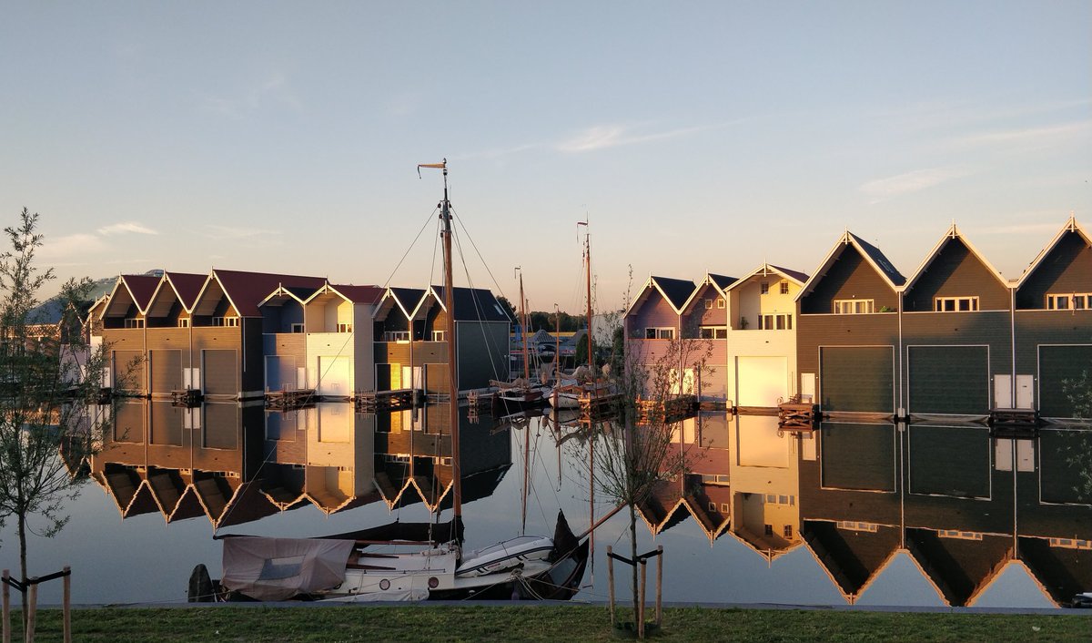 jeroenkleen's tweet photo. #ochtendgloren #harderwijk #boothuizen #waterfrontharderwijk #heerlijkharderwijk https://t.co/ByLLaYicTH