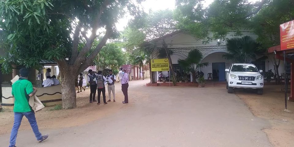 newsdotlk's tweet photo. කිලිනොච්චි දිස්ත්රික්කයේ මේ වනවිට ඡන්ද මධ්යස්ථාන 14ක් තුළ ඡන්ද ගණන් කිරීම ආරම්භ කර තිබේ.
#General_Election_2020
https://t.co/XhyPZqEYQK https://t.co/sJLsR5pXH4