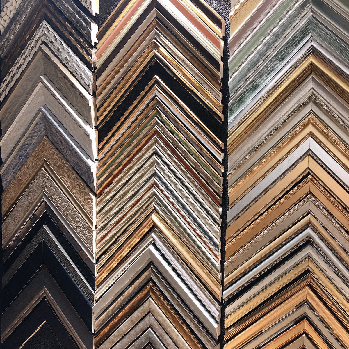 完成したお客様の額装品のご紹介✨ 今はない航空会社のパンフレット