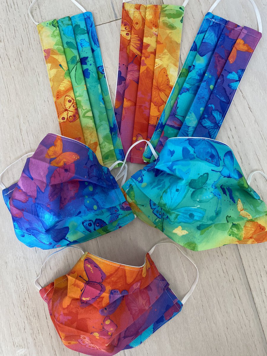 jane8gifford's tweet photo. Mask fashion by @BoutiqueKnits aka “me” in London. 😊 To date I’ve sewn over 1,000 masks for Londoners. Non contact purchasing. Get your happy face on #maskupCanada #maskuplondon #COVID19Ontario https://t.co/pfNnTtc4RJ https://t.co/XHjAN329pc