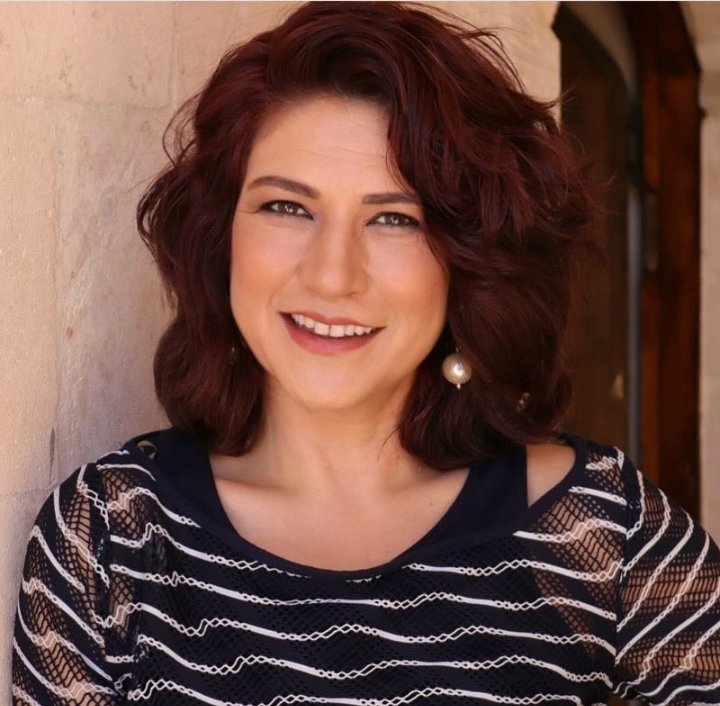 ZeynepHercaiCL's tweet photo. Un gusto siempre de compartir con ustedes,espero que pronto estemos reunidos viendo la siguiente temporada🦋🌸
suerte en todo y los quieros😘🍀
@AzizeAslanbeyCL @CihanSadogluCL  @flack_ny @HazarSadogluCL @FiratDemiralpCL
 #HercaiFinalDeTemporada 🐎🇨🇱 https://t.co/Fh8anxcKT5