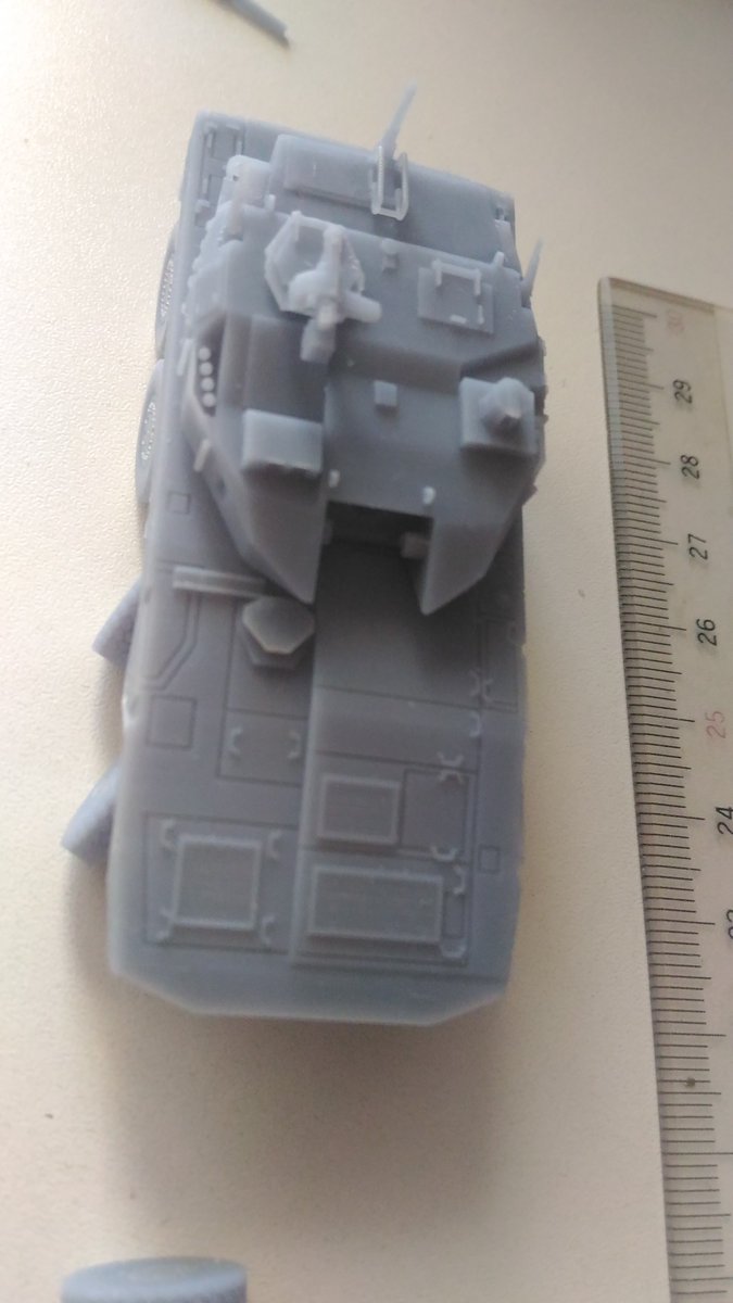 SylphKiku's tweet image. 16式機動戦闘車プリントしてみました。車体側面のラダーはつぶれてしまっていますが横風センサー部ガイド形状、車体後部ラダーは成形できています。また車体上部モールド、車体側面スリットも成形できており、成形段差もほぼ見られません。
#16式機動戦闘車　#TYPE16　#SONICMINI #sk水洗いレジン