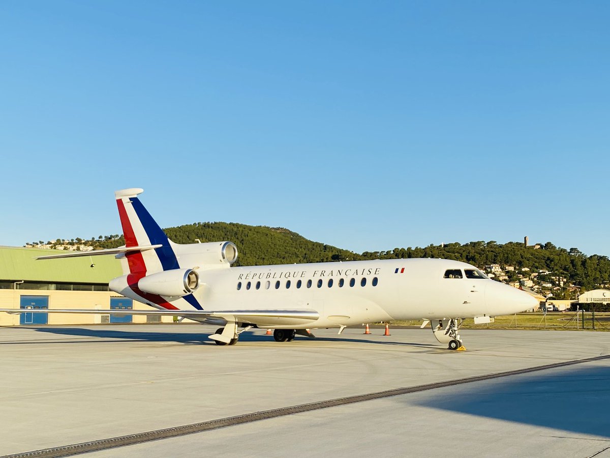 Départ vers le Liban avec notre président <a href="/EmmanuelMacron/">Emmanuel Macron</a> <a href="/JY_LeDrian/">Jean-Yves Le Drian</a> et mes collègues <a href="/Amelia_LKF/">Amelia Lakrafi</a> <a href="/LoicKervran18/">Loic Kervran</a> #Beyrouth #Urgences #Aide #Reconstuire #Amitié 🇱🇧❤️🇫🇷