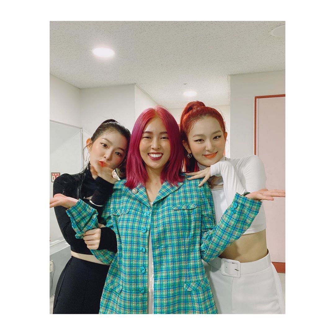 Baejoohyunews's tweet photo. [PHOTO] 200806 #IRENE &amp; #SEULGI <#Naughty> Goodbye Stage @ SBS ‘Inkigayo’ — _spella Instagram Updates #RedVelvet_IRENE_SEULGI @RVsmtown #ThankYouASeul (200726)
https://t.co/7cqY9pNuRn
https://t.co/qUkjq5GZaW https://t.co/VEZPNT3DnN