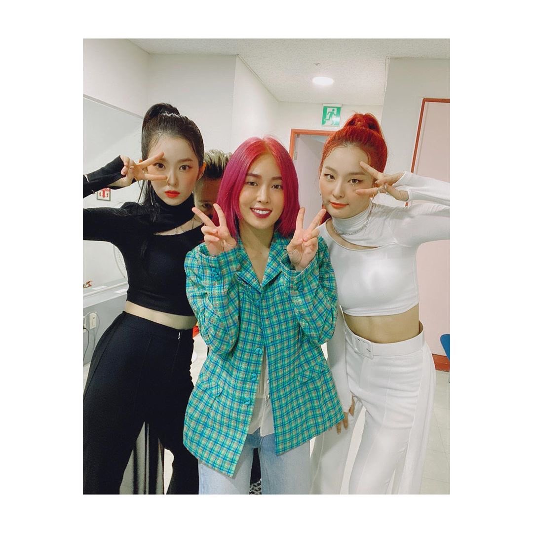 Baejoohyunews's tweet photo. [PHOTO] 200806 #IRENE &amp; #SEULGI <#Naughty> Goodbye Stage @ SBS ‘Inkigayo’ — _spella Instagram Updates #RedVelvet_IRENE_SEULGI @RVsmtown #ThankYouASeul (200726)
https://t.co/7cqY9pNuRn
https://t.co/qUkjq5GZaW https://t.co/VEZPNT3DnN