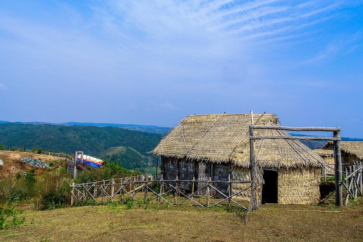 IWTKQuiz's tweet photo. Did you know that some residents in Meghalaya cover their roofs with grass. 

This is to make sure their houses are sound proof during the heavy rains. 

#GreatIndianFact #FunFactz #MumbaiRains https://t.co/p2Je3RPkdZ