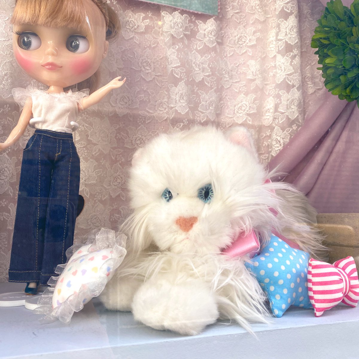 pinklemoo's tweet photo. ワクワクしながら✨💕

ブライズ人形に会いに
代官山のお店にいったら

改装工事でしまってた(´；ω；｀)

しょんぼり

あ、暑い😵💦💦

記念に外装撮ってきた🧸💦

かわいいな❤️ https://t.co/YGJm6CnyRc