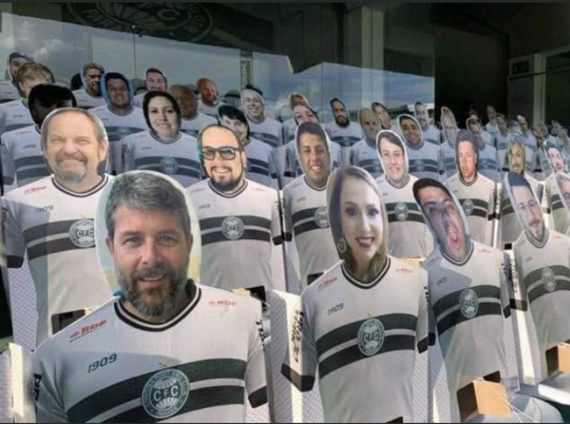 tof__77's tweet photo. Primeira vez que a torcida do coxa não vai embora antes do jogo acabar https://t.co/QPXuYRJ9yB