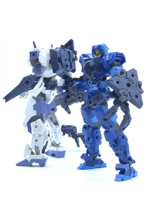 30MM 1/144 指揮官機用オプションアーマー[ラビオット用/ネイビー]

いよいよ今週末08月08日発売です!!
色々組み替えしてみてください〜
写真は商品二つとジョイントパーツ、武器セットを使用してアルトとラビオットを強化。

https://t.co/KcdguiD2le 