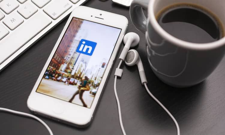 Josemsn3108's tweet photo. Newsletters en LinkedIn: un nuevo formato con el que aumentar tu alcance en la mayor red social profesional  https://t.co/qsG6EEAEs0 vía @Mkt4eCommerce #MarketingDigital #CommunityManager #RedesSociales #SocialMedia #LinkedIn https://t.co/dHRVX7nfWd