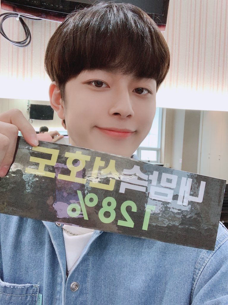 CUBE_YOOSEONHO's tweet photo. [📢] #큐브TV <#큐브통신> 출연 안내

⭐️우리의 마음 속 선호도 128%⭐️를 채워버린 선호를 만나고 싶다면?
오늘 밤 9시! 큐브TV 신규 예능 '#큐브통신' 많은 시청 바랍니다💛

#유선호 #YOO_SEONHO https://t.co/Y2YLoUaiTu