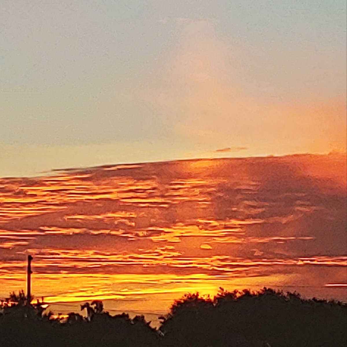 KelleyMacG's tweet photo. I'll always be that girl who gets excited when the sky turns pretty. This is the view from my office this morning. #Wakingupwiththesun #thursdaymorning #sunrise #FloridaGirl https://t.co/ZQh4SEFfre