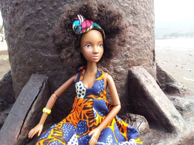 Une poupée aux cheveux crépus vous en avez rêvé? Elle existe! #poupéenoire #poupéeafro #nappyforever #nappyhair #cheveuxcrépus #afrohair  eloke.nz/15f3