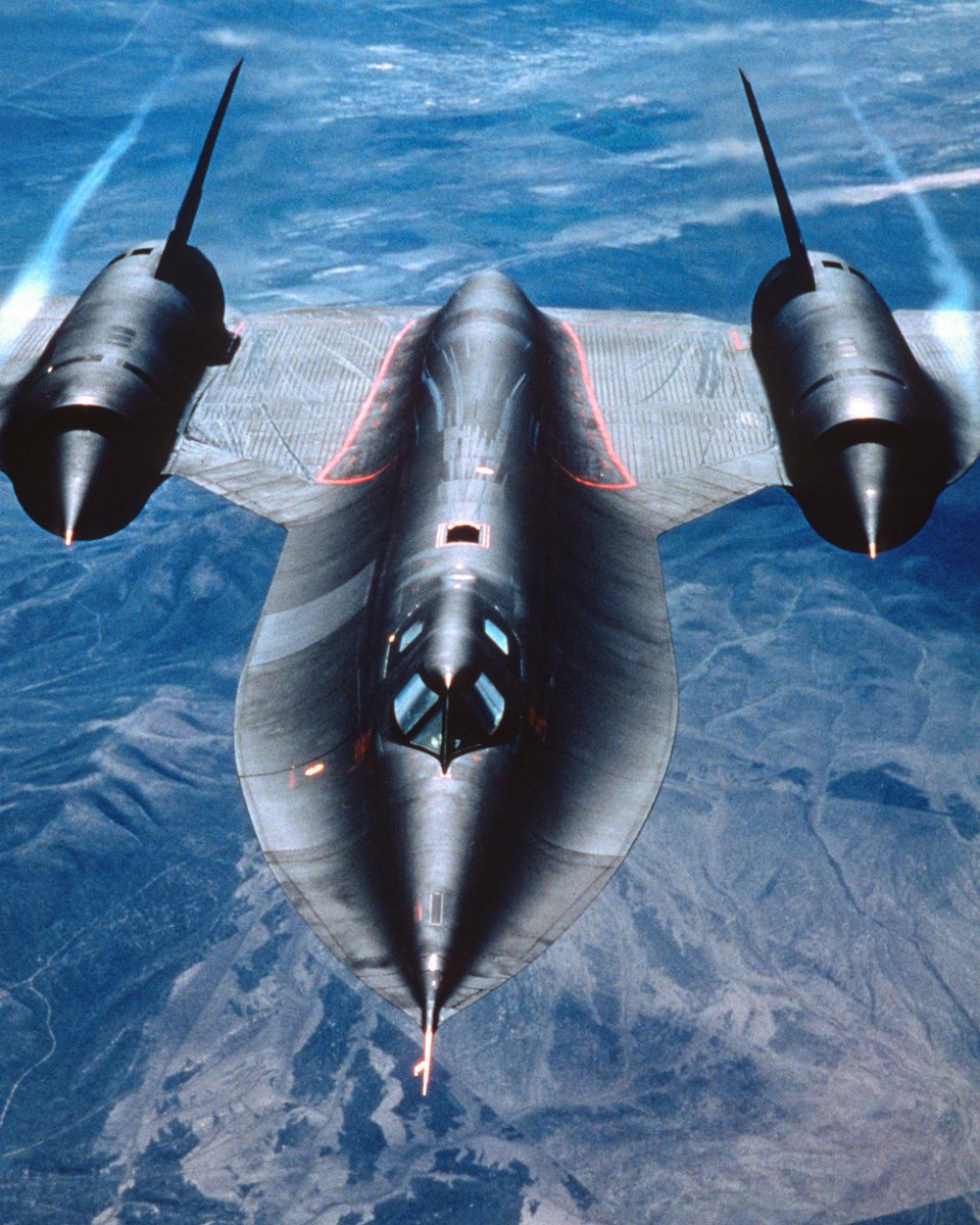 #TBT to EAA Oshkosh 1989 and a visit from the Lockheed SR-71 Blackbird! This photo was taken as the Habu made its journey to Oshkosh. Who's had the chance to see a Blackbird in person?! 📷 @usairforce #EAAtogether