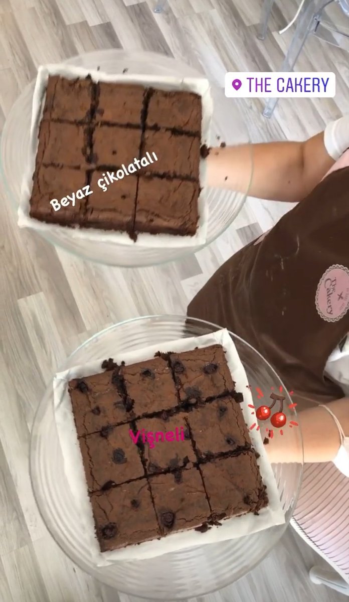 #Thecakery 'de beyaz çikolatalı ve vişneli Brownie sizleri bekliyor..

İNSTAGRAM: instagram.com/thecakerycafe 

Güzelyalı, 3002. Sk. No:1, 55270 Atakum/Samsun
maps.app.goo.gl/dve5TGpsBHHsLN…