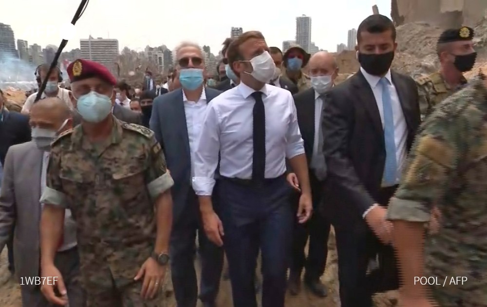 Macron visits badly hit Gemmayzeh street in #Beirut. He checked the damage and listened to the affected people. Lebanese politicians havent done that yet.
