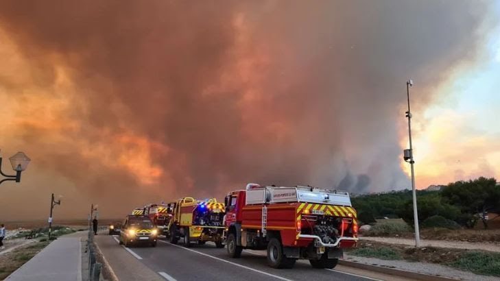 CA_alp_prov's tweet photo. Face aux incendies qui touchent notre région, le Crédit Agricole Alpes Provence est à vos côtés. Si vous êtes assuré(e) Pacifica et victime d'un sinistre, contactez le 0800 810 812* ou déclarez votre sinistre via l'appli Pacifica ou dans votre espace personnel. *appel non surtaxé https://t.co/84IYSlYSKl