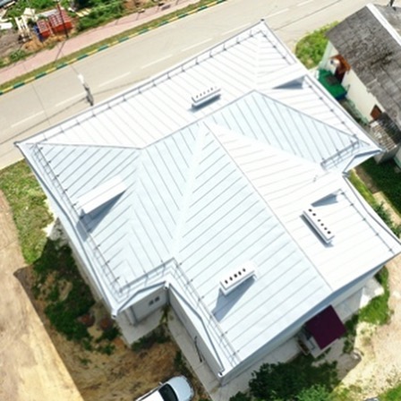 В историческом центре Венева завершен капитальный ремонт многоквартирного дома, расположенного на Красной площади. Также в настоящее время здесь продолжаются работы в рамках национального проекта «Жилье и городская среда». kapremont71.ru/news/na-krasno…