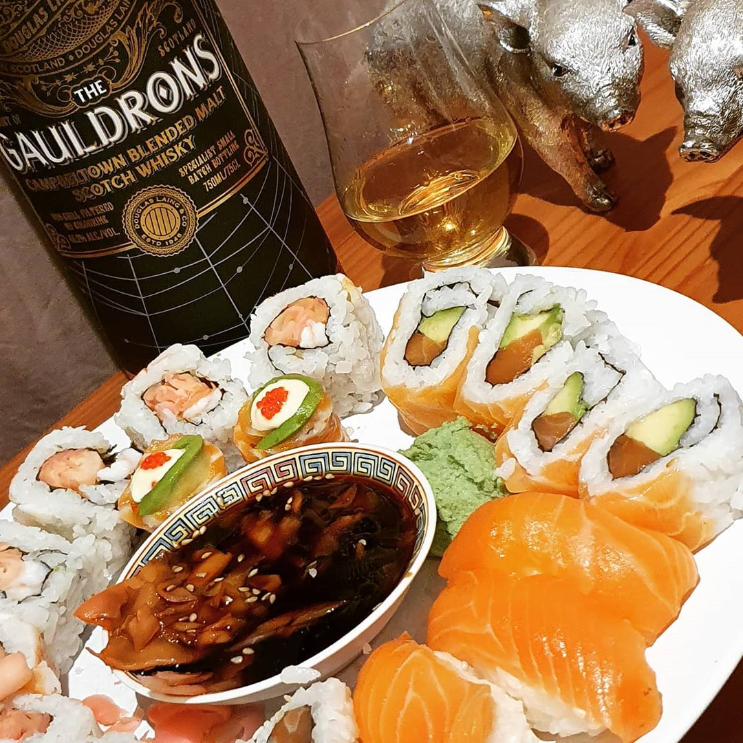 fr1day's tweet photo. Only the 2nd time since lockdown started back in March that we've had takeaways.

When the good folks at @lamarinafoods offered to do a home delivery of their super-fresh, super-awesome sushi, we jumped at the chance!

1/3 https://t.co/76dpYe5jFr